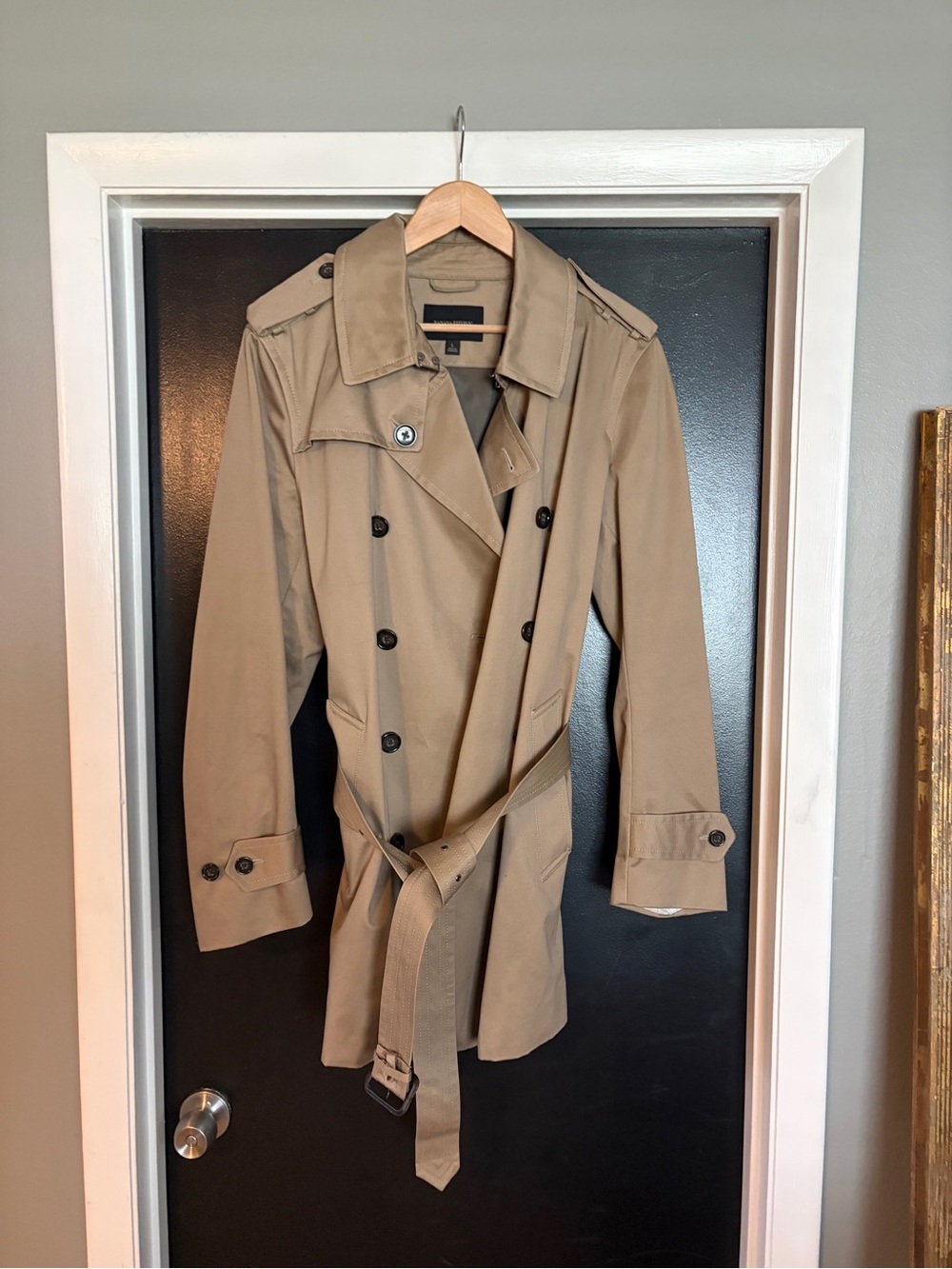 Banana Republic - Classic Tan Trench Coat - Men’s Double-Breasted Jacket -